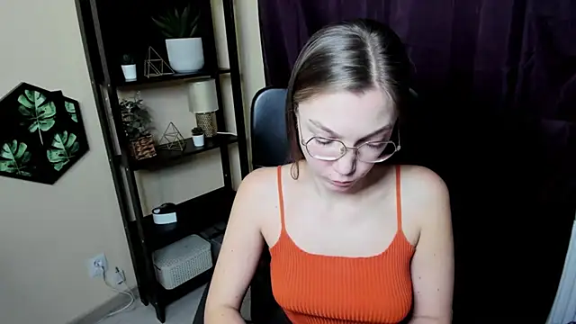 Snapshot of EmillyPlay chatting on 02-19-25, 04:55 EmillyPlay online show from 02-19-25, 04:55