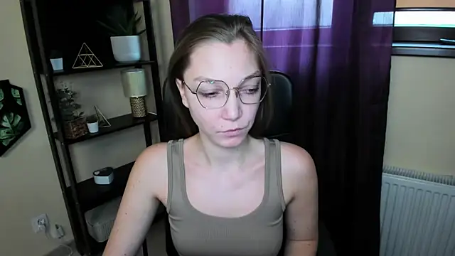 Snapshot of EmillyPlay chatting on 03-10-25, 10:04 EmillyPlay online show from 03-10-25, 10:04