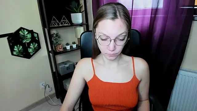 Snapshot of EmillyPlay chatting on 03-21-25, 06:49 EmillyPlay online show from 03-21-25, 06:49