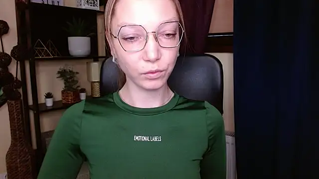 EmillyPlay online show from 02-19-26, 06:31