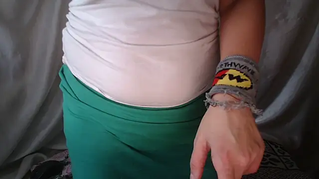 Snapshot of Burberrry_ chatting on 10-13-25, 05:07 Burberrry  online show from 10-13-25, 05:07