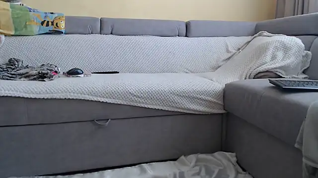 Burberrry  online show from 03-26-26, 07:47