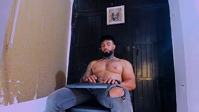 naugthy dominant online show from 01-10-25, 03:39