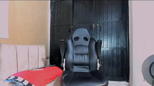 naugthy dominant online show from 01-14-25, 05:23