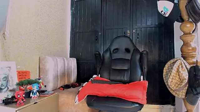 naugthy dominant online show from 01-17-25, 05:11