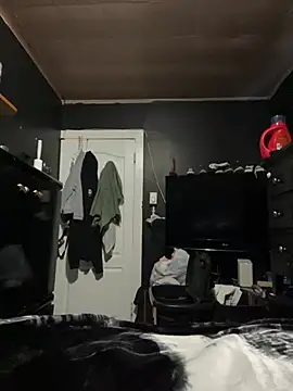 Snapshot of ElPollo77 chatting on 12-18-24, 02:49 ElPollo77 online show from 12-18-24, 02:49