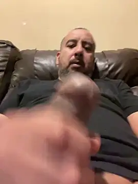 Snapshot of ElPollo77 chatting on 02-12-25, 10:37 ElPollo77 online show from 02-12-25, 10:37