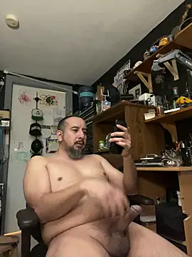 Snapshot of ElPollo77 chatting on 02-25-25, 04:35 ElPollo77 online show from 02-25-25, 04:35