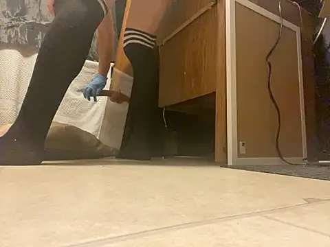 Snapshot of ElPollo77 chatting on 09-10-25, 06:35 ElPollo77 online show from 09-10-25, 06:35