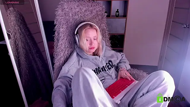 MalenaErnman online show from 01-26-25, 01:36