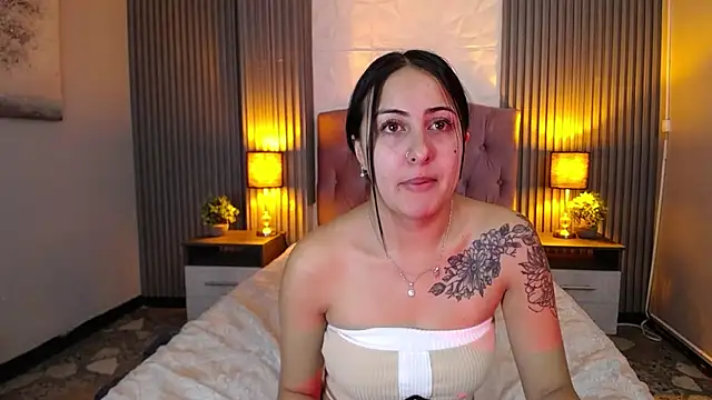 isabella smith  online show from 12-13-24, 07:43