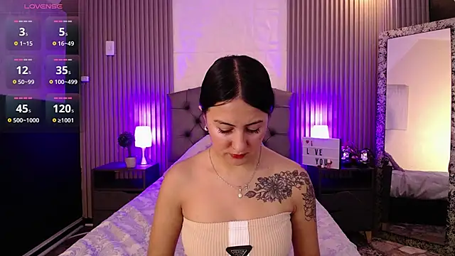 isabella smith  online show from 12-28-24, 01:49