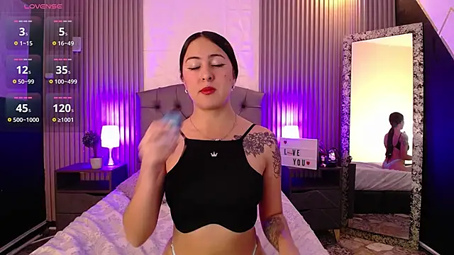 isabella smith  online show from 12-30-24, 01:47