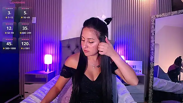 isabella smith  online show from 01-15-25, 04:54