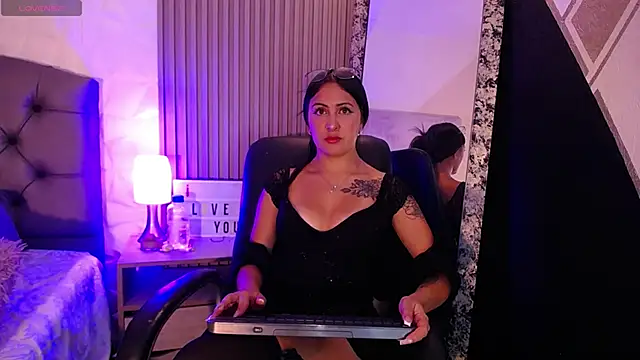 isabella smith  online show from 01-30-25, 12:59