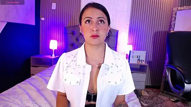 isabella smith  online show from 02-08-25, 01:01