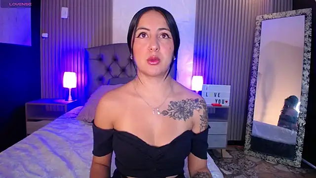 isabella smith  online show from 02-13-25, 01:15