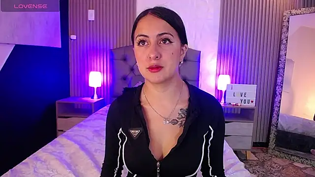 isabella smith  online show from 02-21-25, 01:22