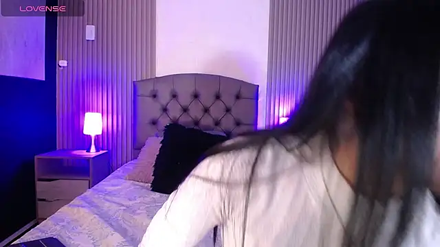 isabella smith  online show from 02-22-25, 03:36