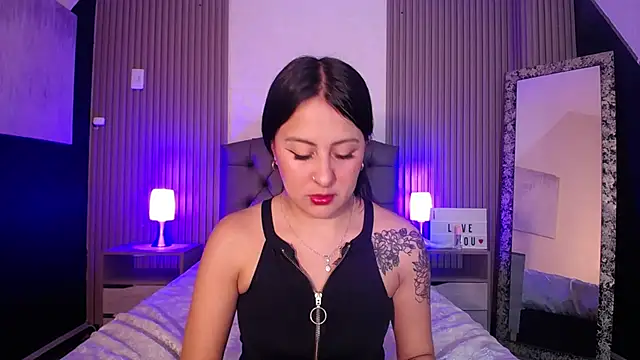 isabella smith  online show from 03-19-25, 01:40