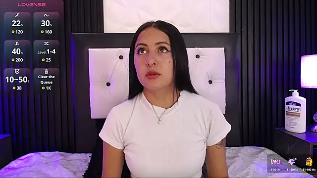 isabella smith  online show from 03-21-25, 07:35