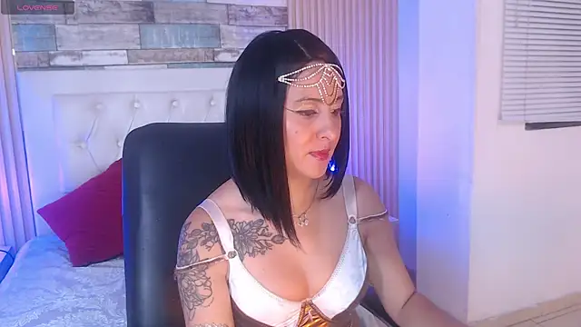 isabella smith  online show from 10-08-25, 05:43