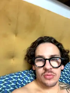 Snapshot of hardmecl chatting on 10-24-25, 07:21 hardmecl online show from 10-24-25, 07:21