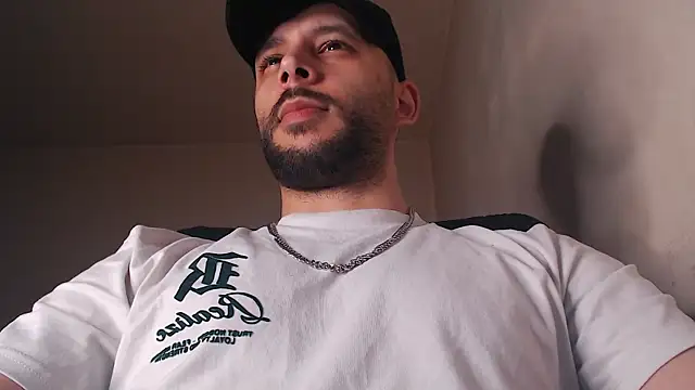Snapshot of henryaxe chatting on 05-23-26, 04:55 henryaxe online show from 05-23-26, 04:55
