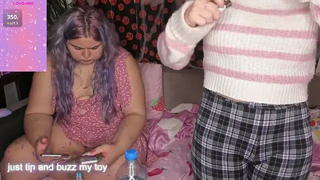 Snapshot of Freakcute_ chatting on 11-02-25, 04:42 Freakcute online show from 11-02-25, 04:42