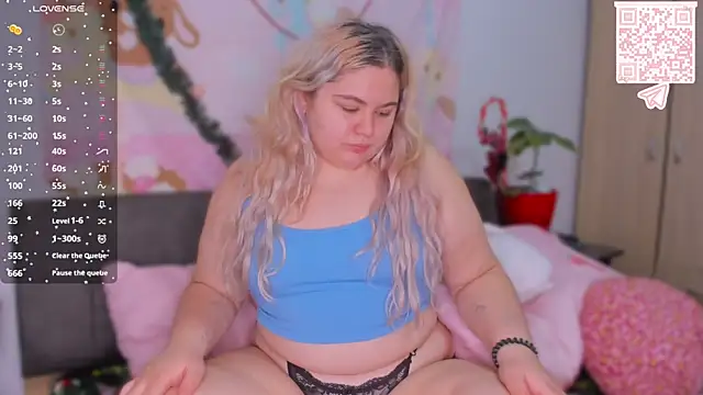 Snapshot of Freakcute_ chatting on 01-08-26, 03:58 Freakcute online show from 01-08-26, 03:58