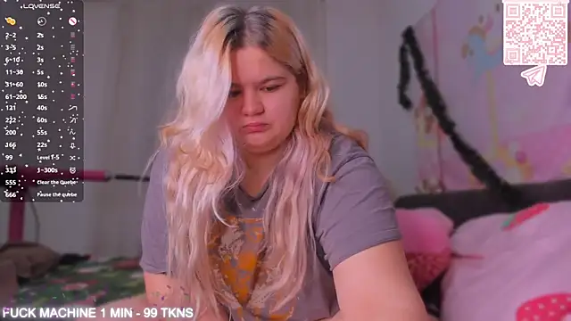 Snapshot of Freakcute_ chatting on 01-11-26, 04:01 Freakcute online show from 01-11-26, 04:01