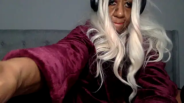 Snapshot of BreanaDivine chatting on 12-19-24, 03:30 BreanaDivine online show from 12-19-24, 03:30