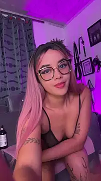 Snapshot of Salome_Villa chatting on 10-21-25, 10:10 Salome Villa online show from 10-21-25, 10:10