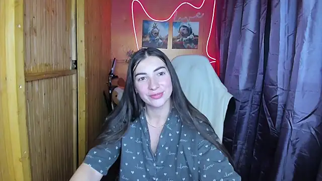 Snapshot of Fiery_Brunette_ chatting on 12-24-24, 05:55 Fiery Brunette online show from 12-24-24, 05:55