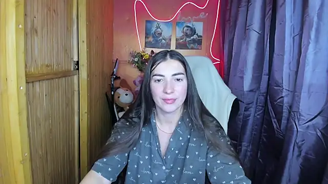 Snapshot of Fiery_Brunette_ chatting on 12-25-24, 02:45 Fiery Brunette online show from 12-25-24, 02:45