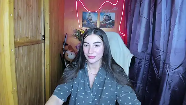 Snapshot of Fiery_Brunette_ chatting on 12-25-24, 06:30 Fiery Brunette online show from 12-25-24, 06:30