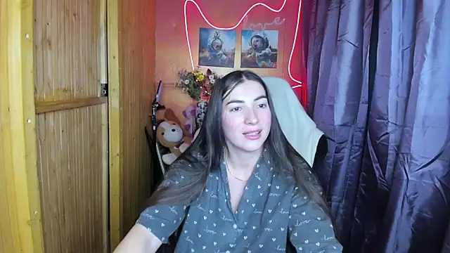 Snapshot of Fiery_Brunette_ chatting on 12-26-24, 11:54 Fiery Brunette online show from 12-26-24, 11:54