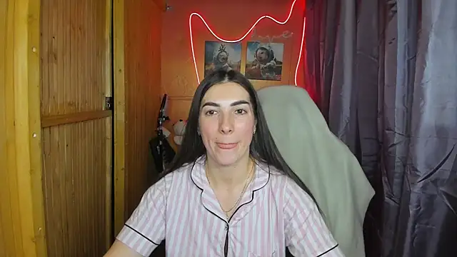 Snapshot of Fiery_Brunette_ chatting on 02-18-25, 09:43 Fiery Brunette online show from 02-18-25, 09:43