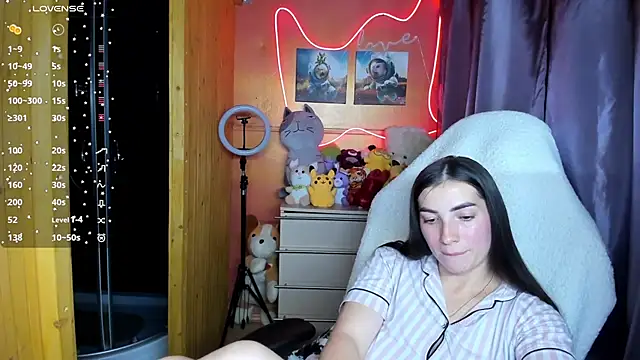 Snapshot of Fiery_Brunette_ chatting on 09-18-25, 09:44 Fiery Brunette online show from 09-18-25, 09:44