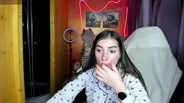 Snapshot of Fiery_Brunette_ chatting on 10-01-25, 10:21 Fiery Brunette online show from 10-01-25, 10:21