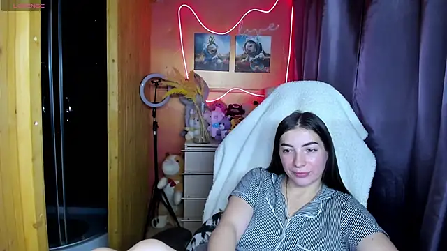 Fiery Brunette  online show from 11-28-25, 03:14