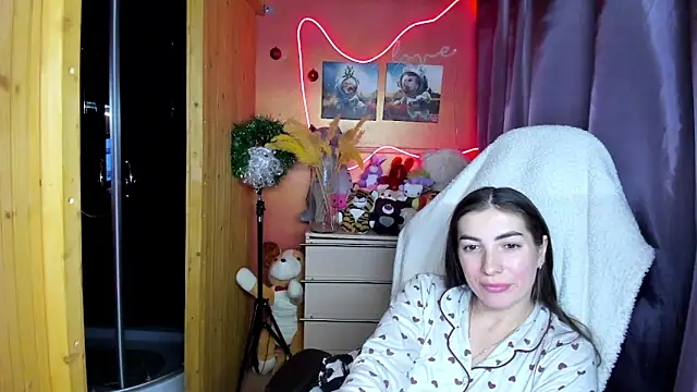 Fiery Brunette  online show from 01-10-26, 09:00