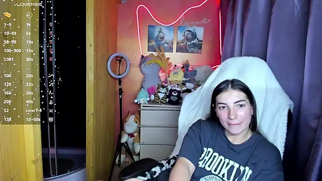 Fiery Brunette  online show from 03-09-26, 04:00