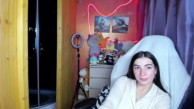 Fiery Brunette  online show from 04-26-26, 09:51