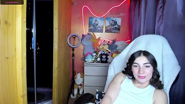 Fiery Brunette  online show from 05-23-26, 04:44