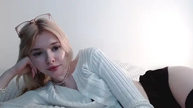 Snapshot of Sataobby chatting on 12-24-24, 03:37 Sataobby online show from 12-24-24, 03:37