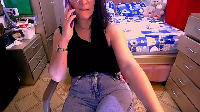 Snapshot of BitterMomXxx chatting on 02-09-25, 02:17 BitterMomXxx online show from 02-09-25, 02:17