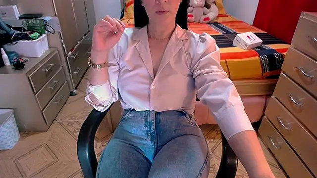 Snapshot of BitterMomXxx chatting on 03-11-25, 02:18 BitterMomXxx online show from 03-11-25, 02:18