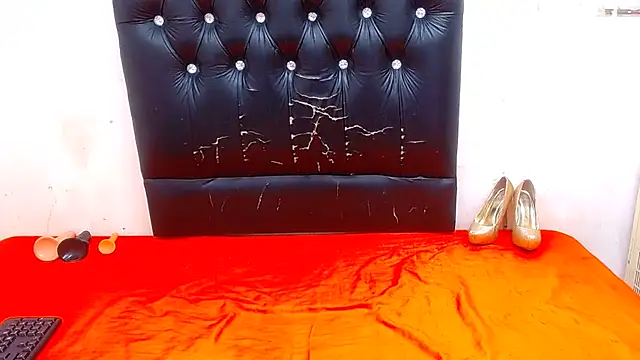 JUICYASSxxx online show from 03-18-25, 04:37