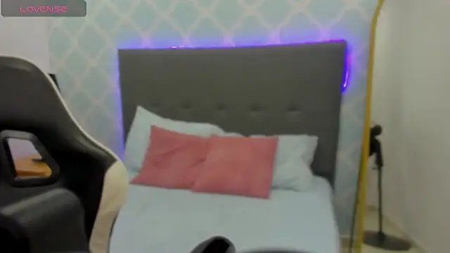 Snapshot of ayla13_ chatting on 09-27-25, 07:30 ayla13  online show from 09-27-25, 07:30